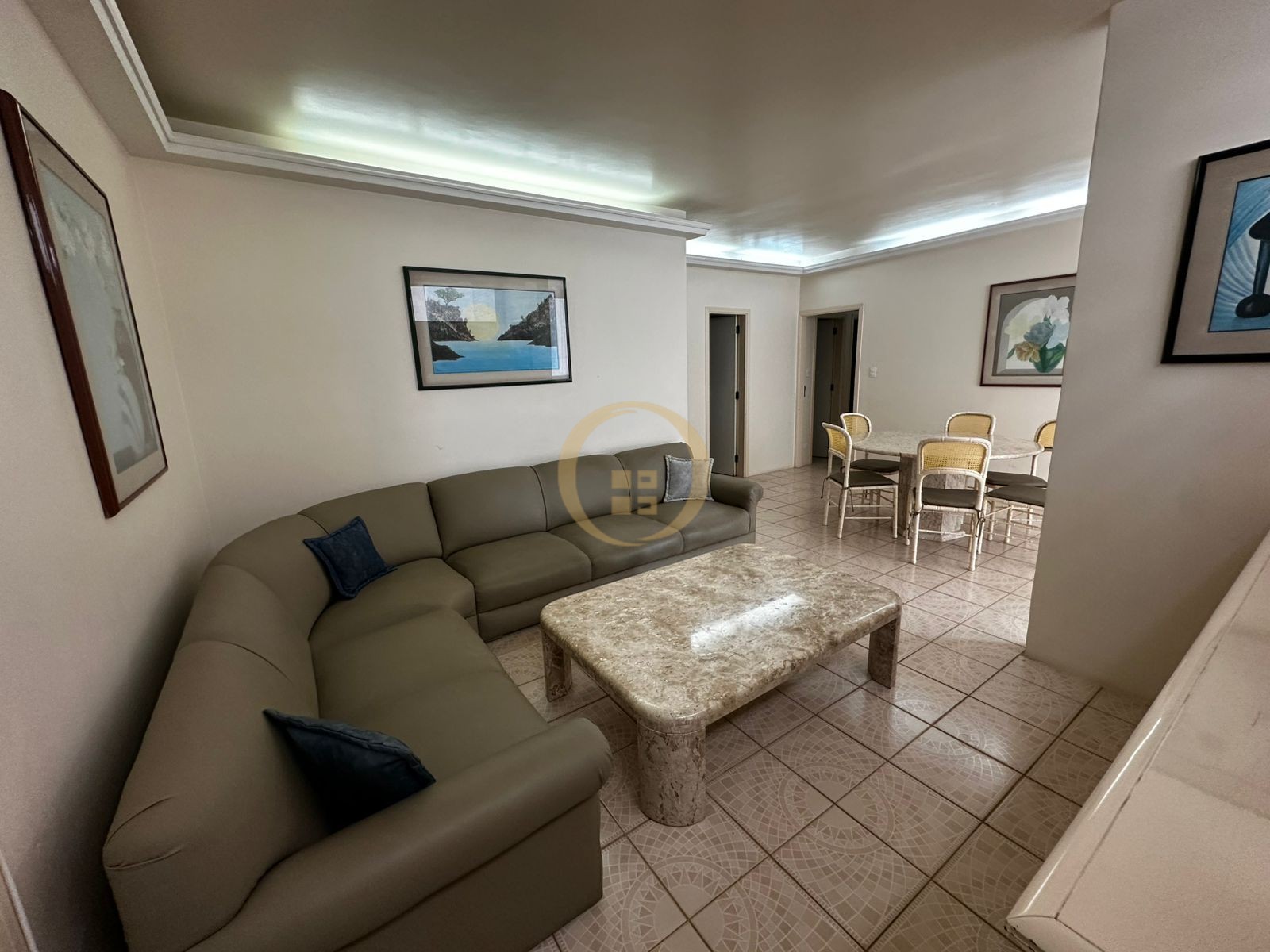 Apartamento na Praia das Pitangueiras, Guarujá - SP