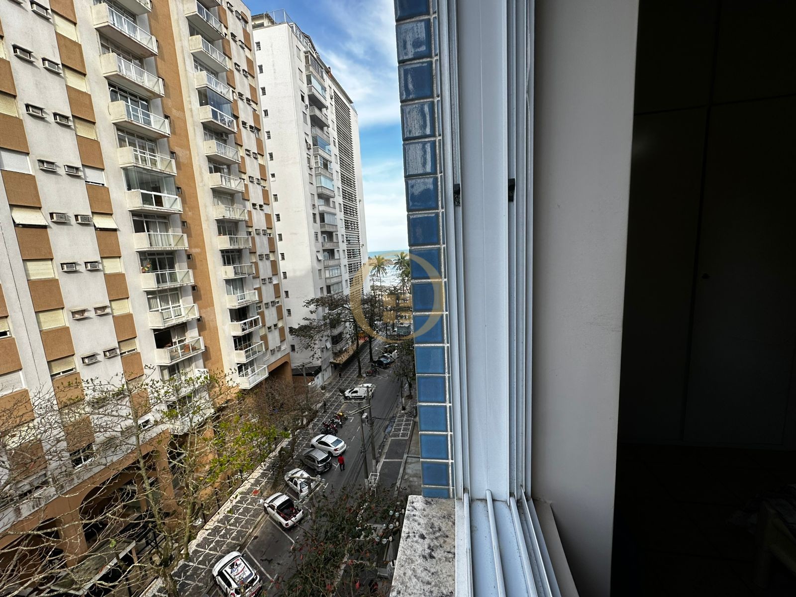 Apartamento na Praia das Pitangueiras, Guarujá - SP