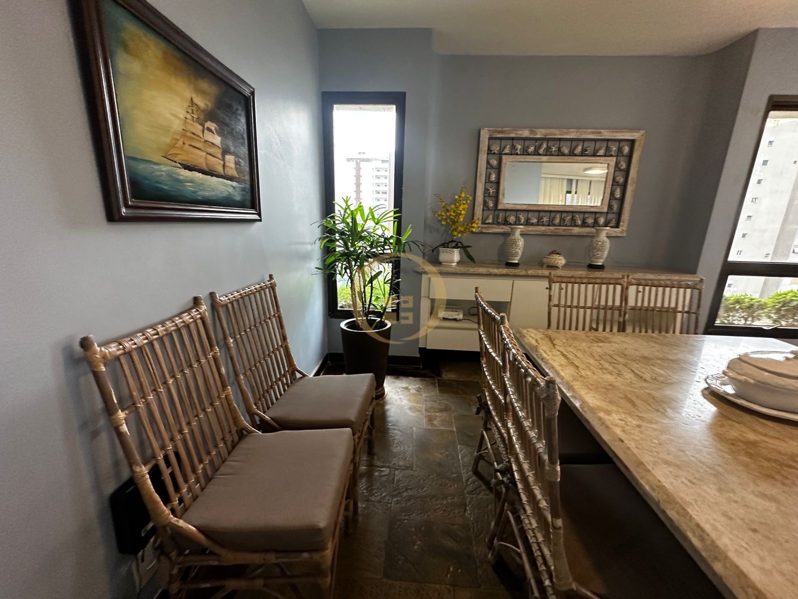 Apartamento na Praia das Pitangueiras, Guarujá - SP