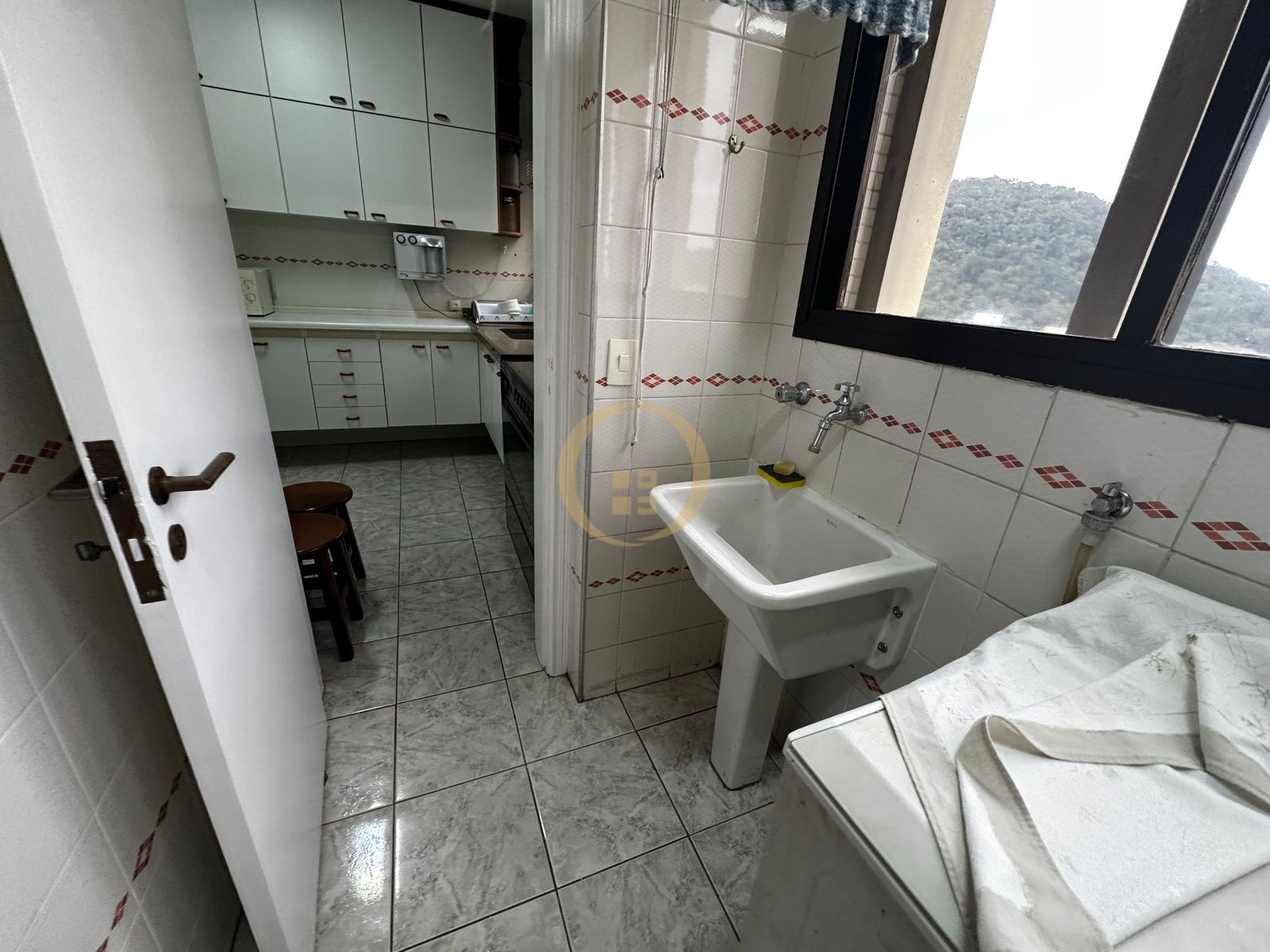 Apartamento na Praia das Pitangueiras, Guarujá - SP