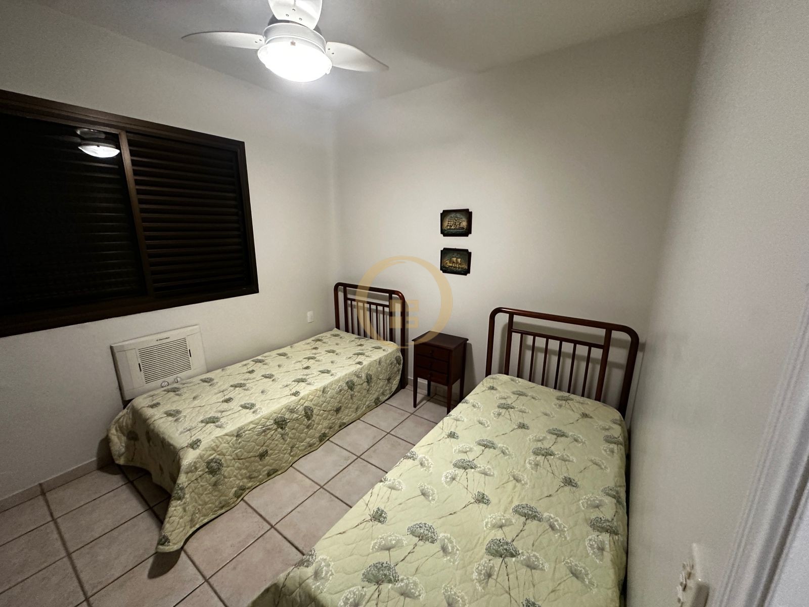 Apartamento na Praia das Pitangueiras, Guarujá - SP