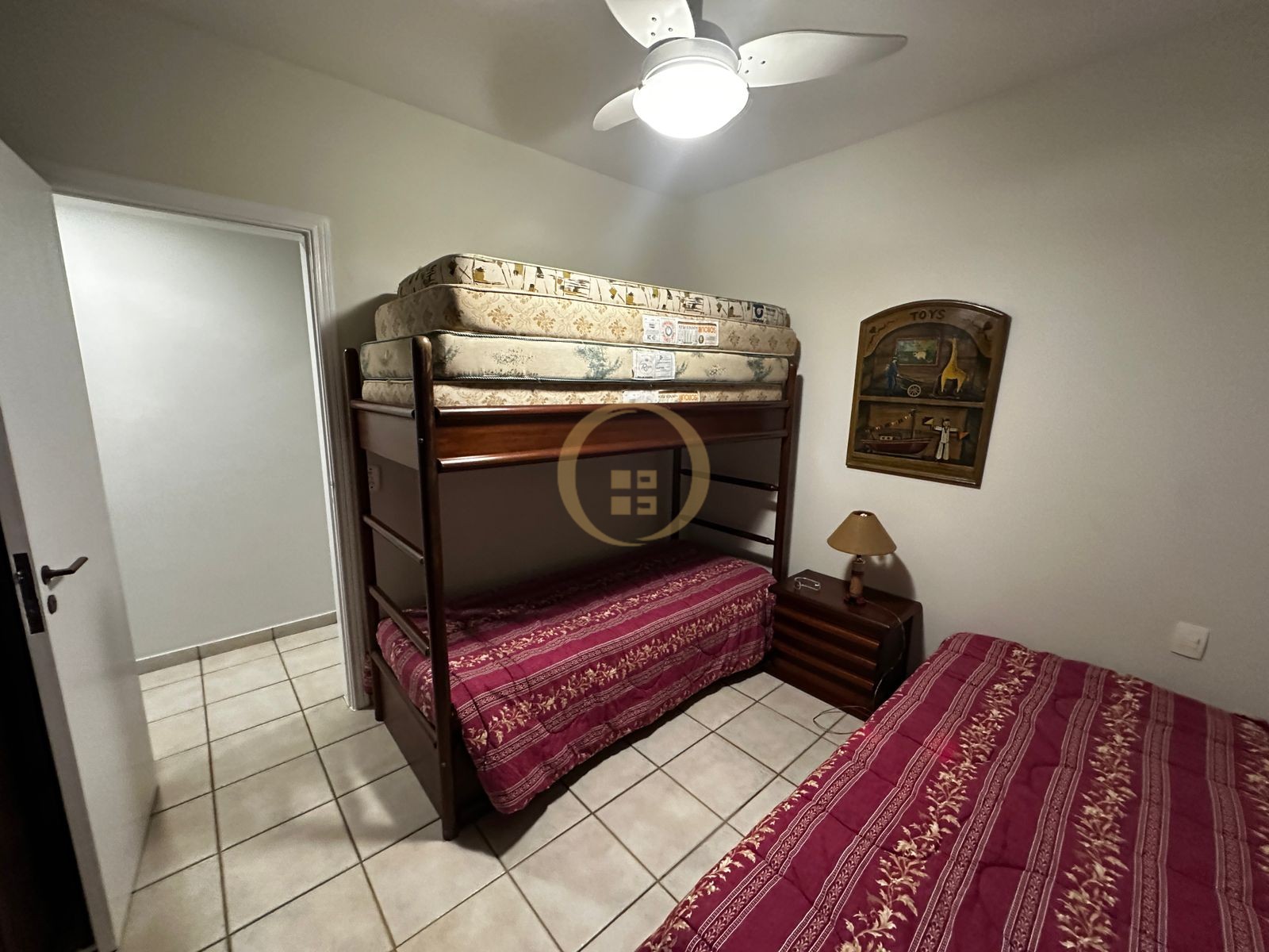 Apartamento na Praia das Pitangueiras, Guarujá - SP