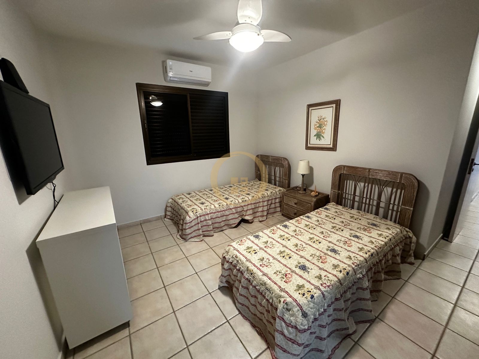 Apartamento na Praia das Pitangueiras, Guarujá - SP