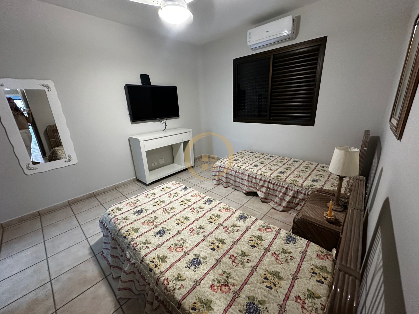 Apartamento na Praia das Pitangueiras, Guarujá - SP