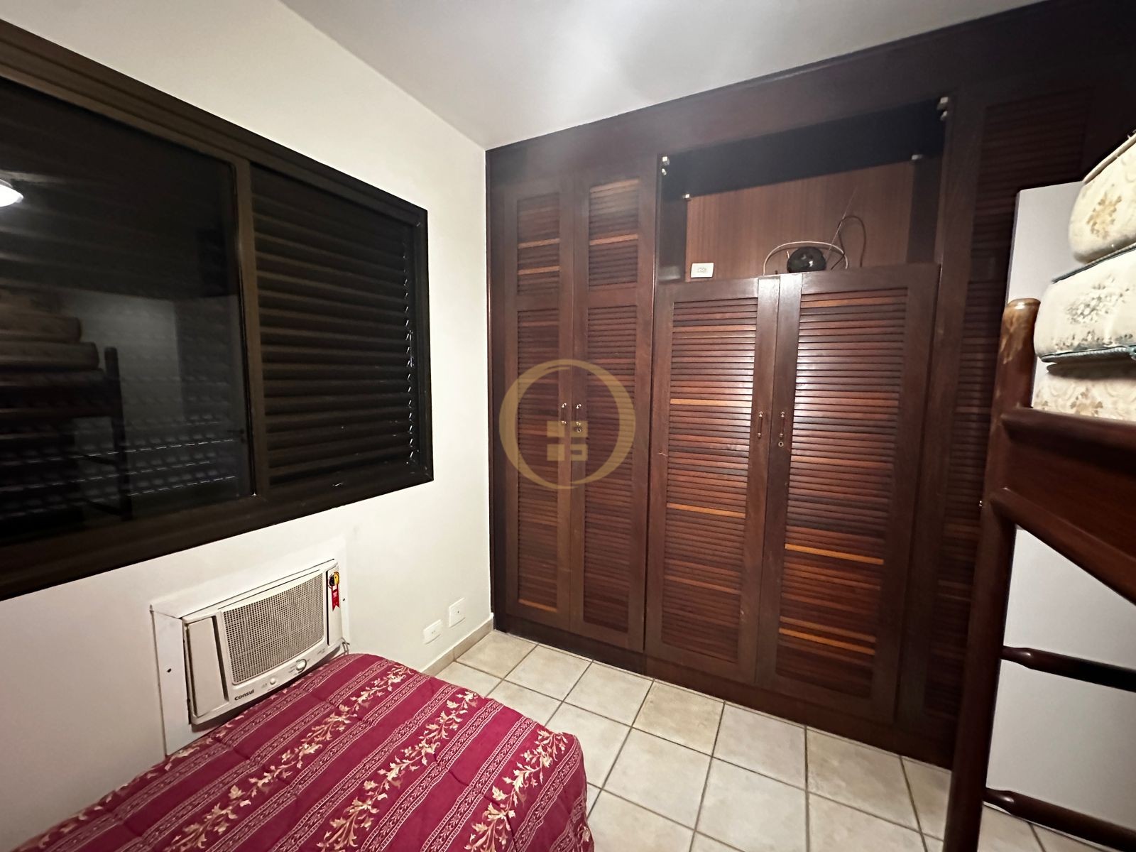 Apartamento na Praia das Pitangueiras, Guarujá - SP
