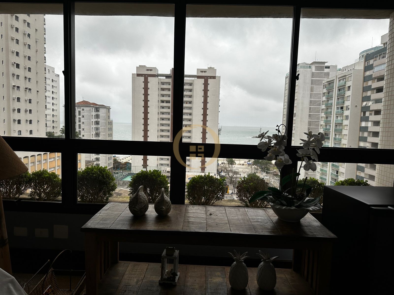Apartamento na Praia das Pitangueiras, Guarujá - SP