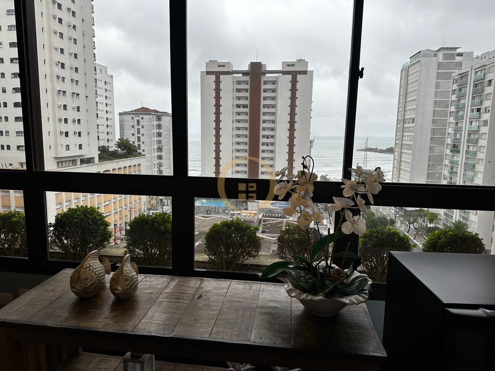 Apartamento na Praia das Pitangueiras, Guarujá - SP