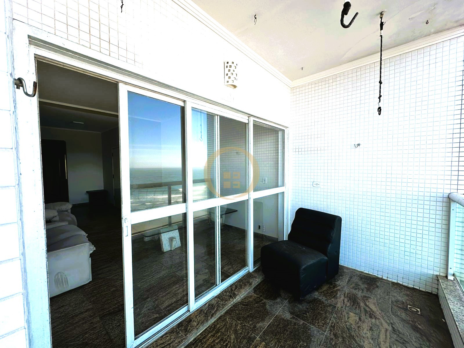 Apartamento Frente ao Mar nas Pitangueiras, Guarujá - SP