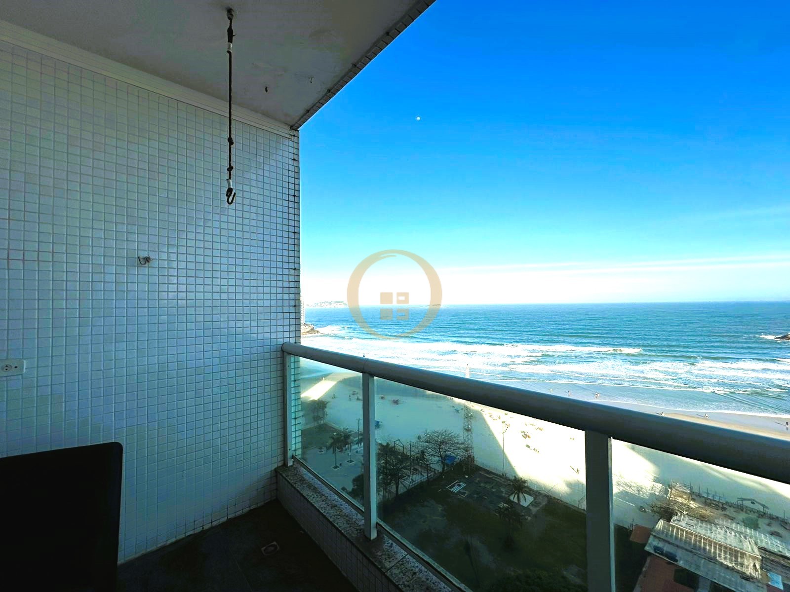 Apartamento Frente ao Mar nas Pitangueiras, Guarujá - SP