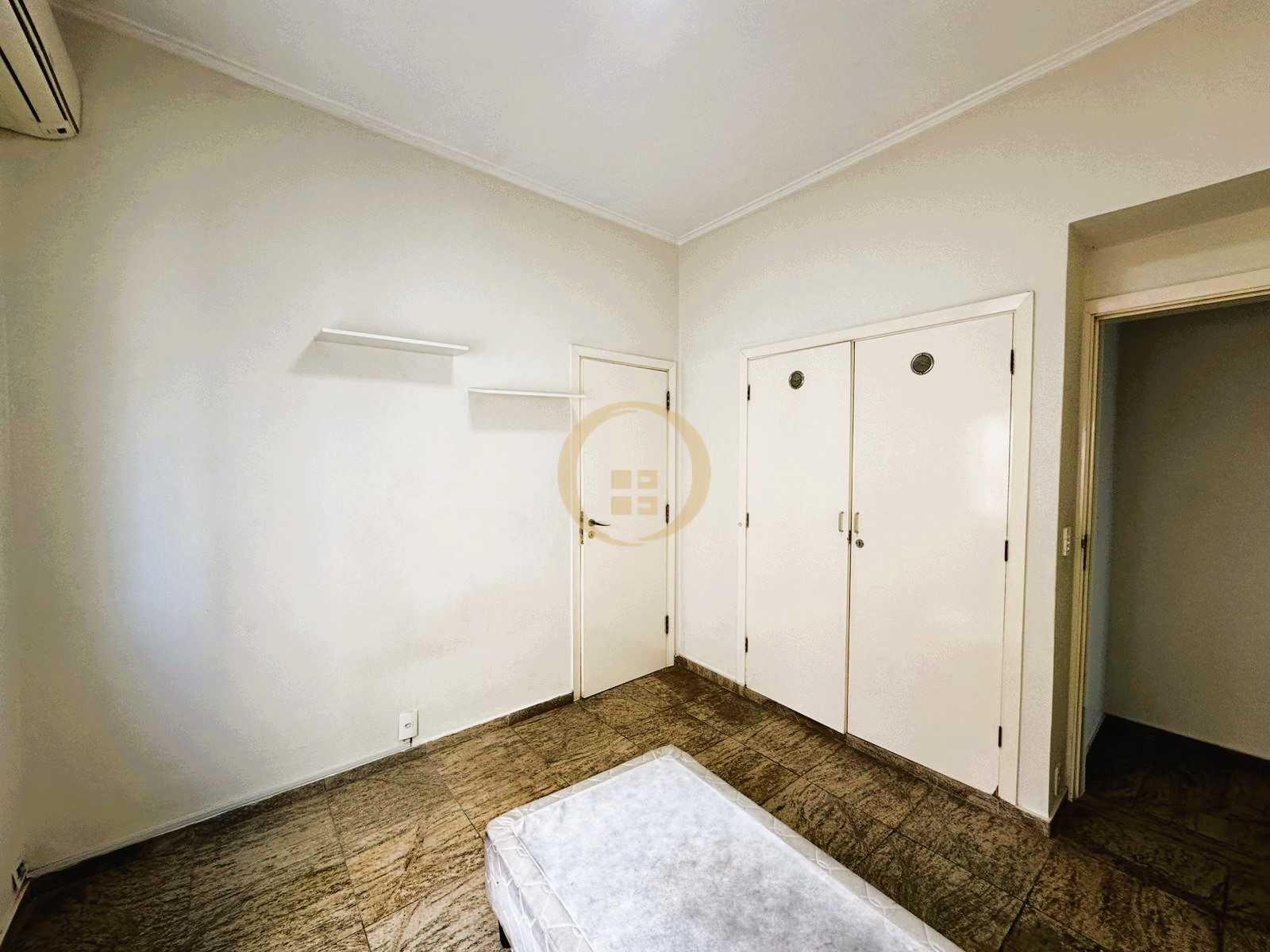 Apartamento Frente ao Mar nas Pitangueiras, Guarujá - SP
