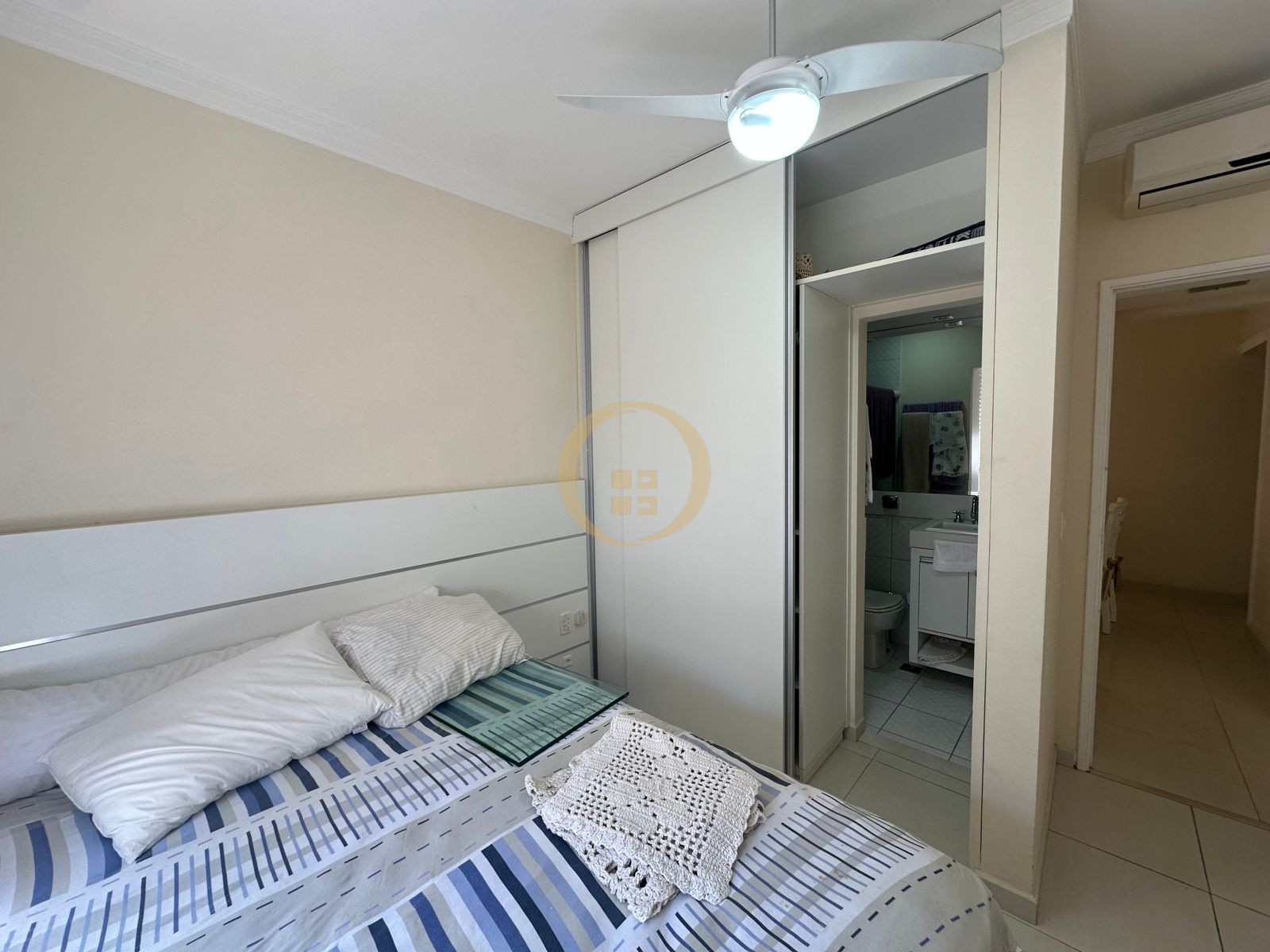 Apartamento na Praia das Pitangueiras, Guarujá - SP