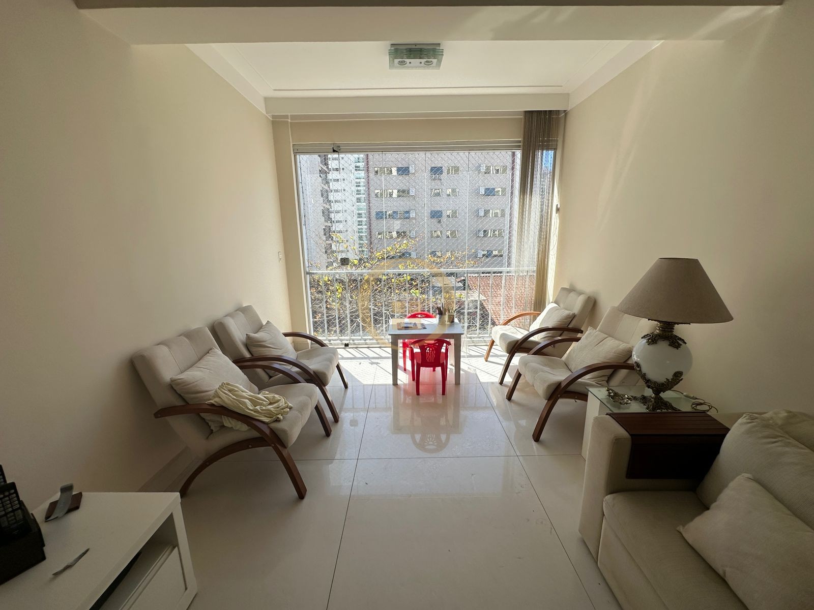 Apartamento na Praia das Pitangueiras, Guarujá - SP