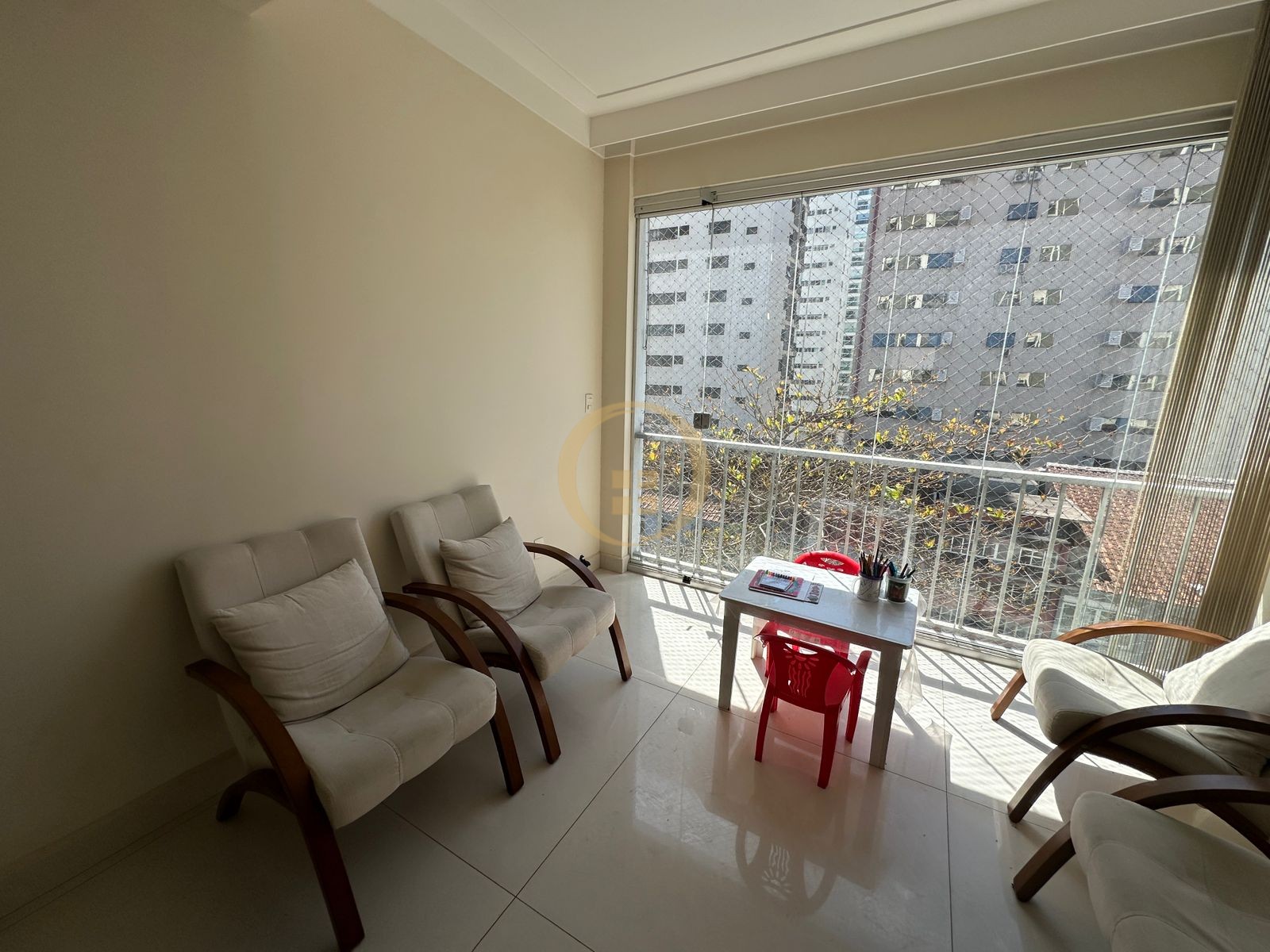 Apartamento na Praia das Pitangueiras, Guarujá - SP