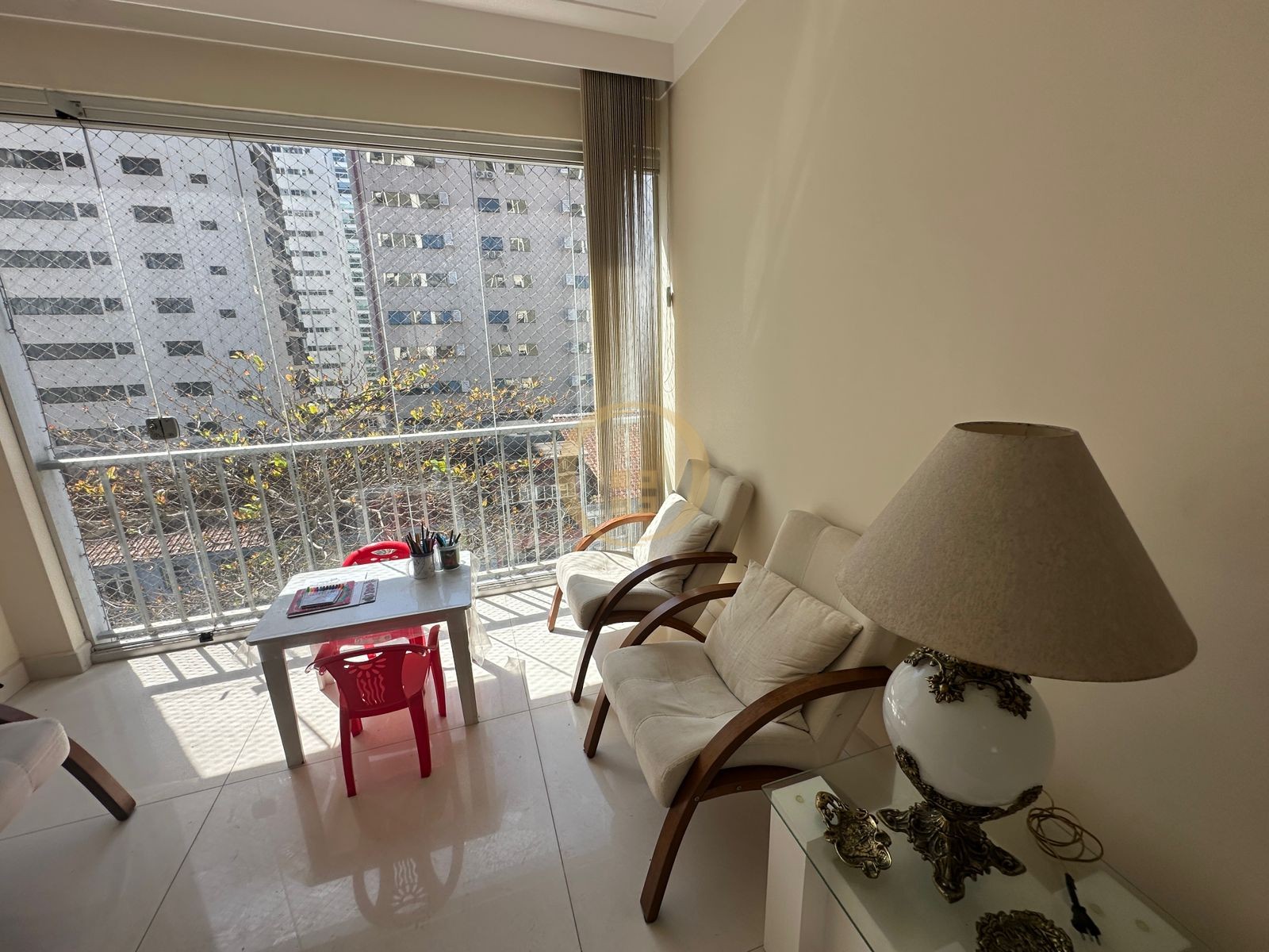 Apartamento na Praia das Pitangueiras, Guarujá - SP