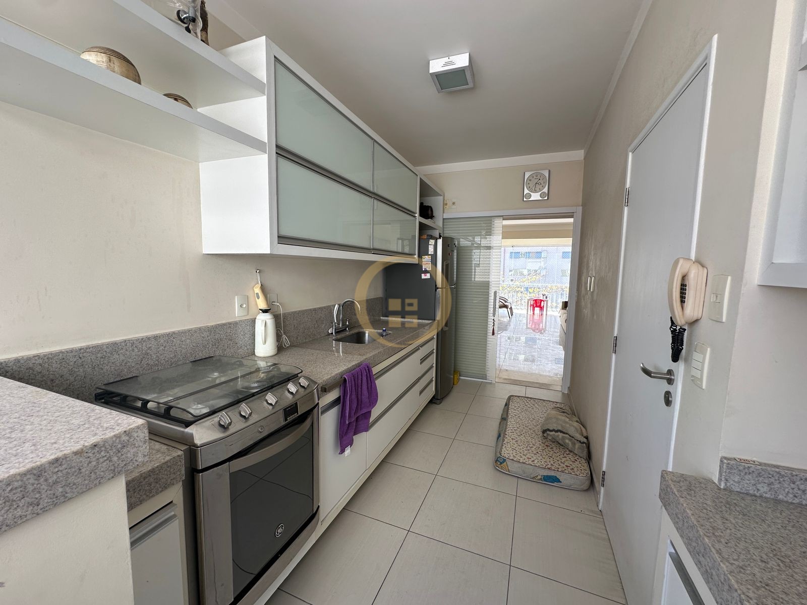 Apartamento na Praia das Pitangueiras, Guarujá - SP
