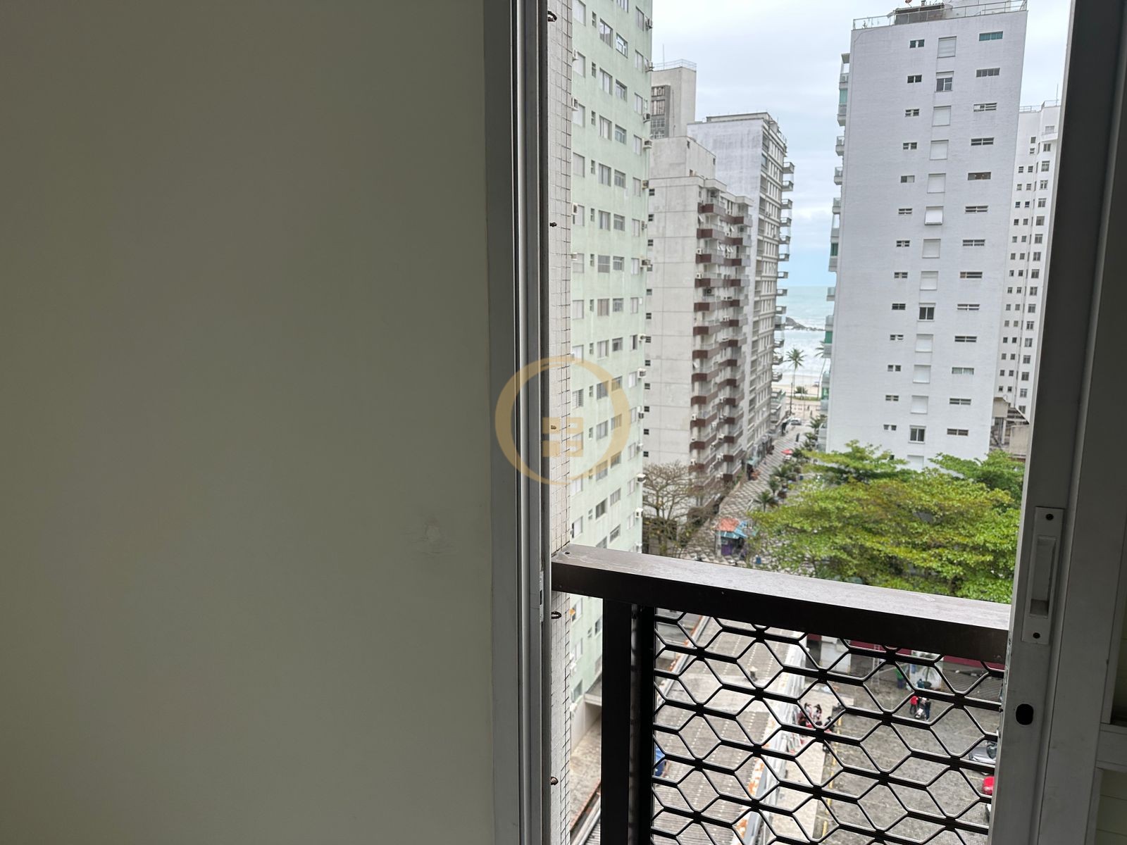 Apartamento na Praia das Pitangueiras, Guarujá - SP
