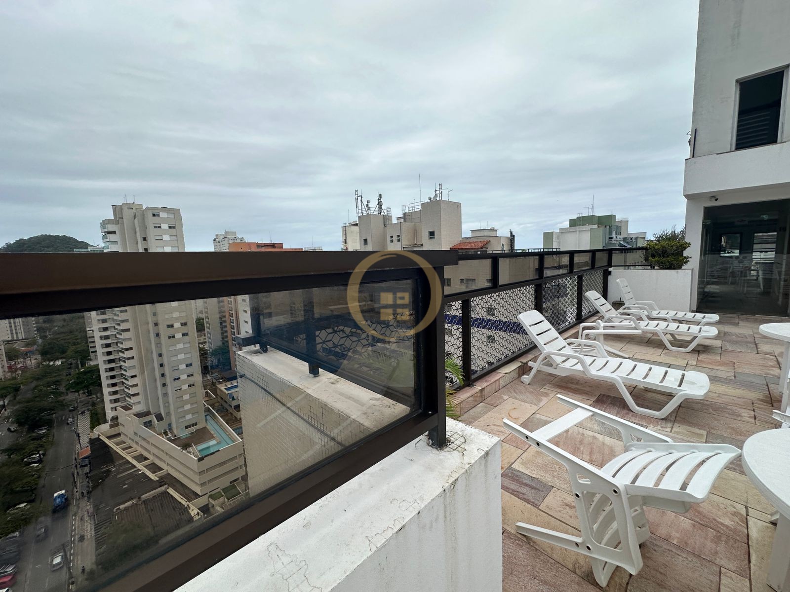 Apartamento na Praia das Pitangueiras, Guarujá - SP
