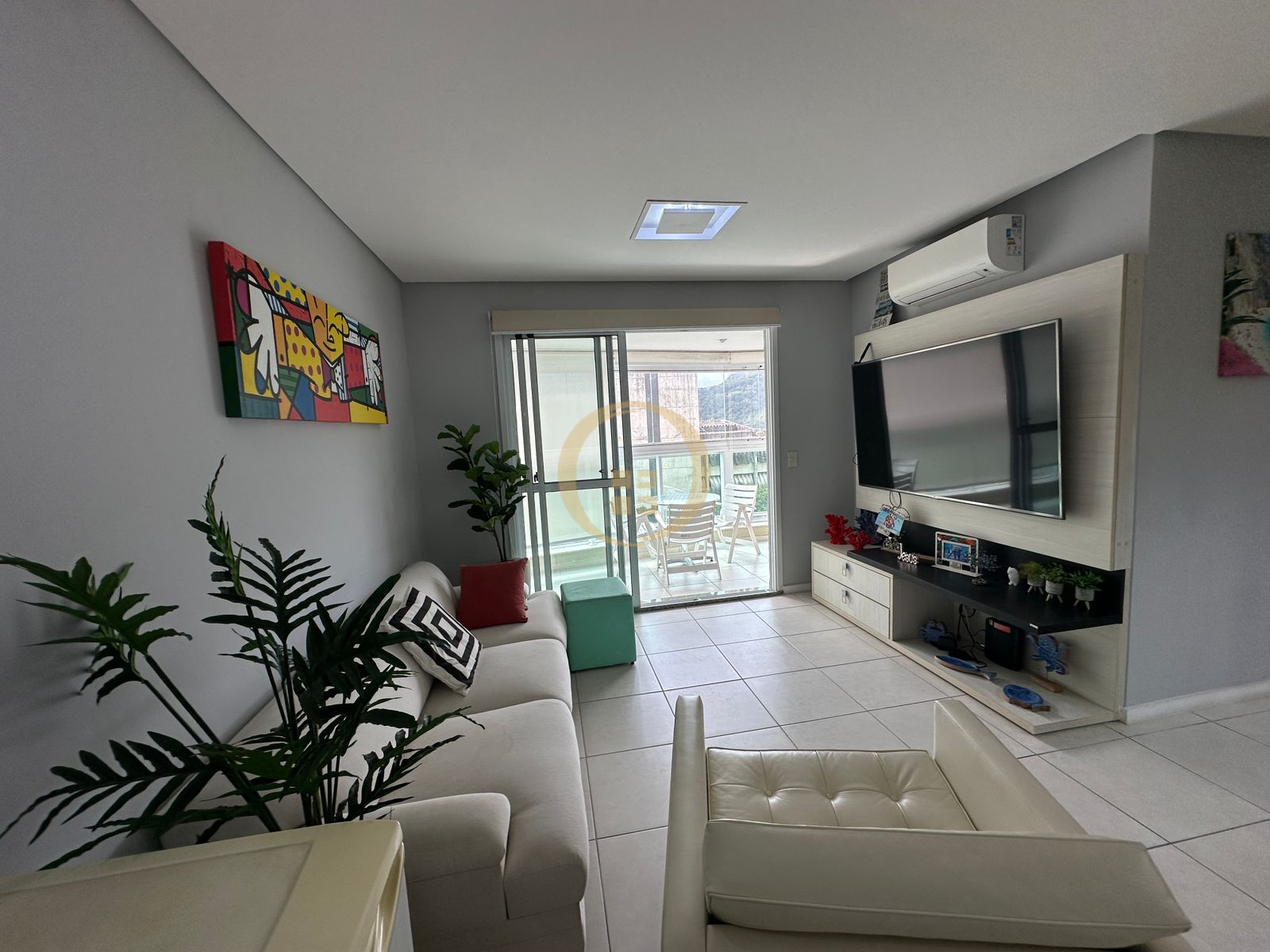 Apartamento na Praia das Pitangueiras, Guarujá - SP