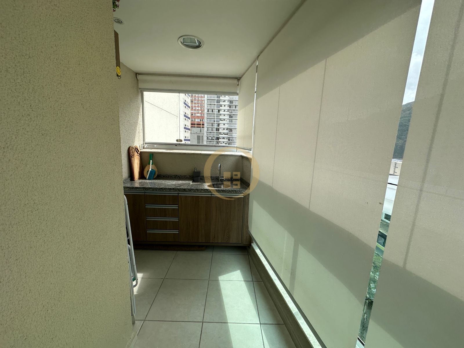 Apartamento na Praia das Pitangueiras, Guarujá - SP