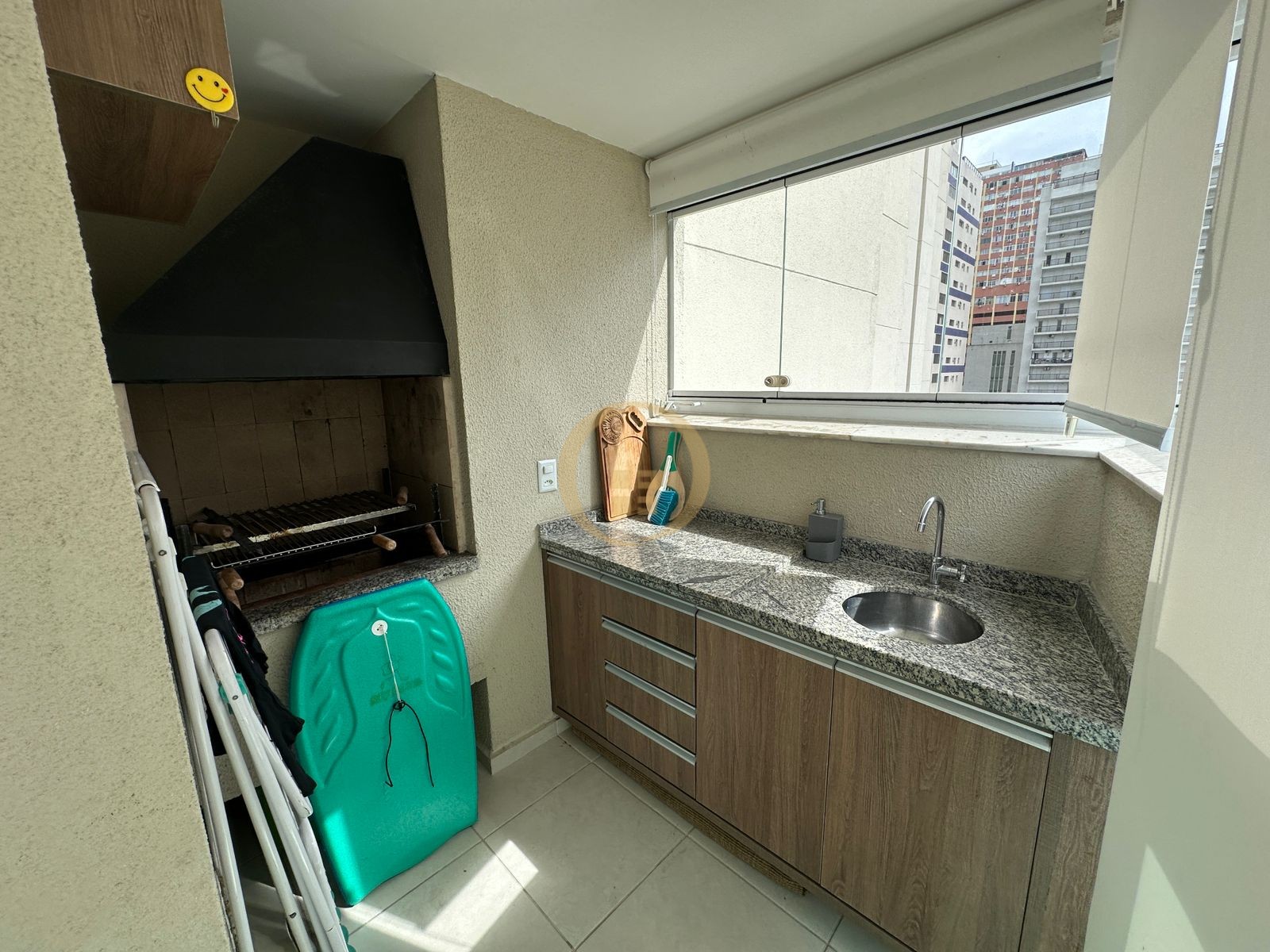 Apartamento na Praia das Pitangueiras, Guarujá - SP