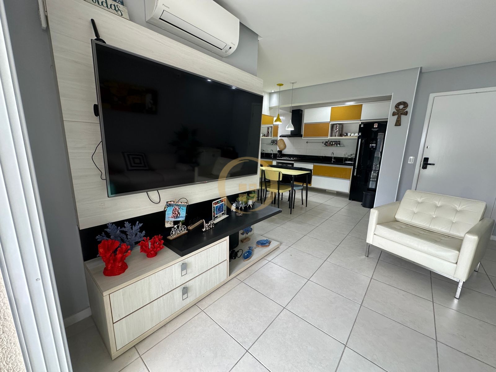 Apartamento na Praia das Pitangueiras, Guarujá - SP