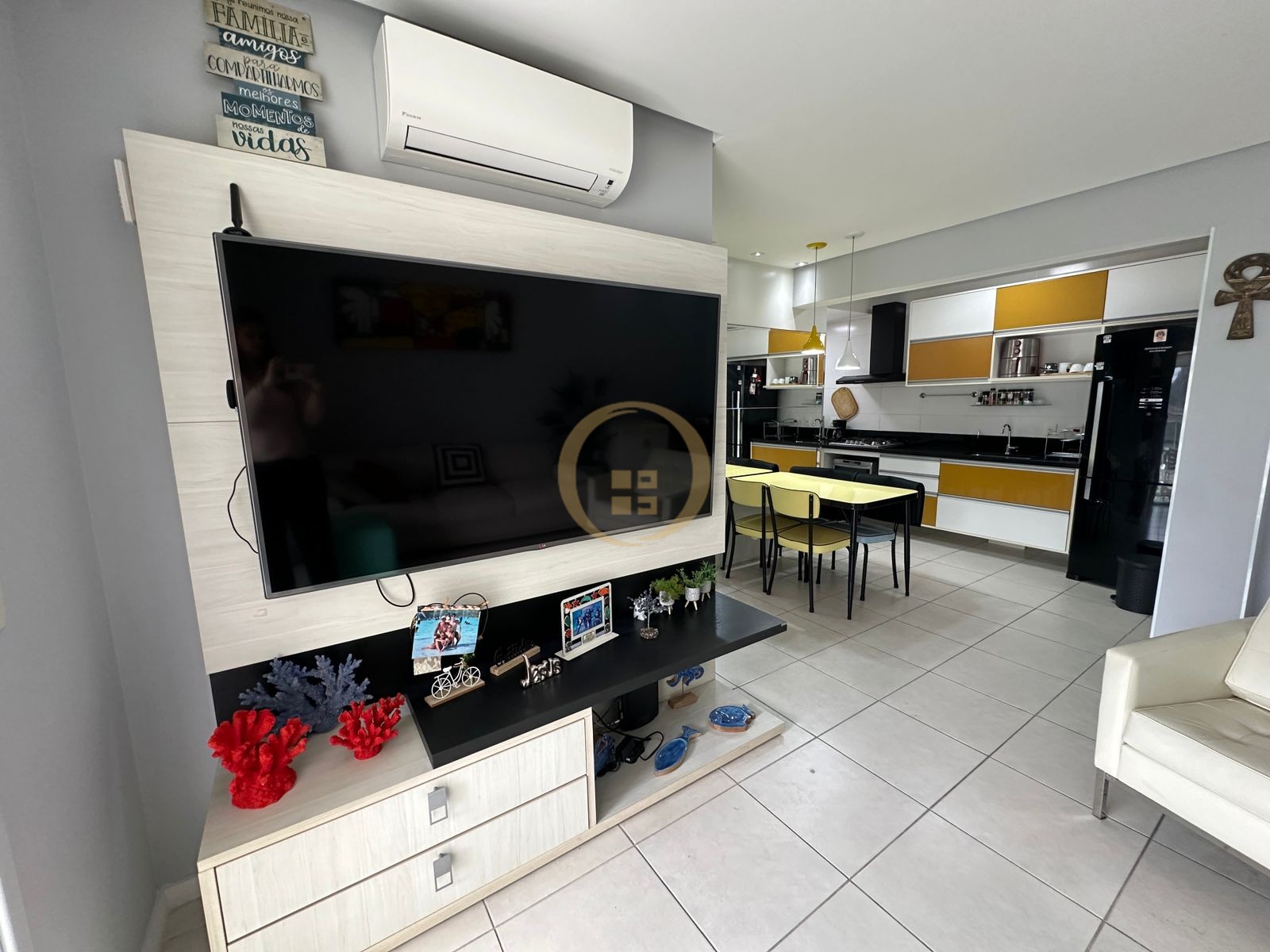 Apartamento na Praia das Pitangueiras, Guarujá - SP