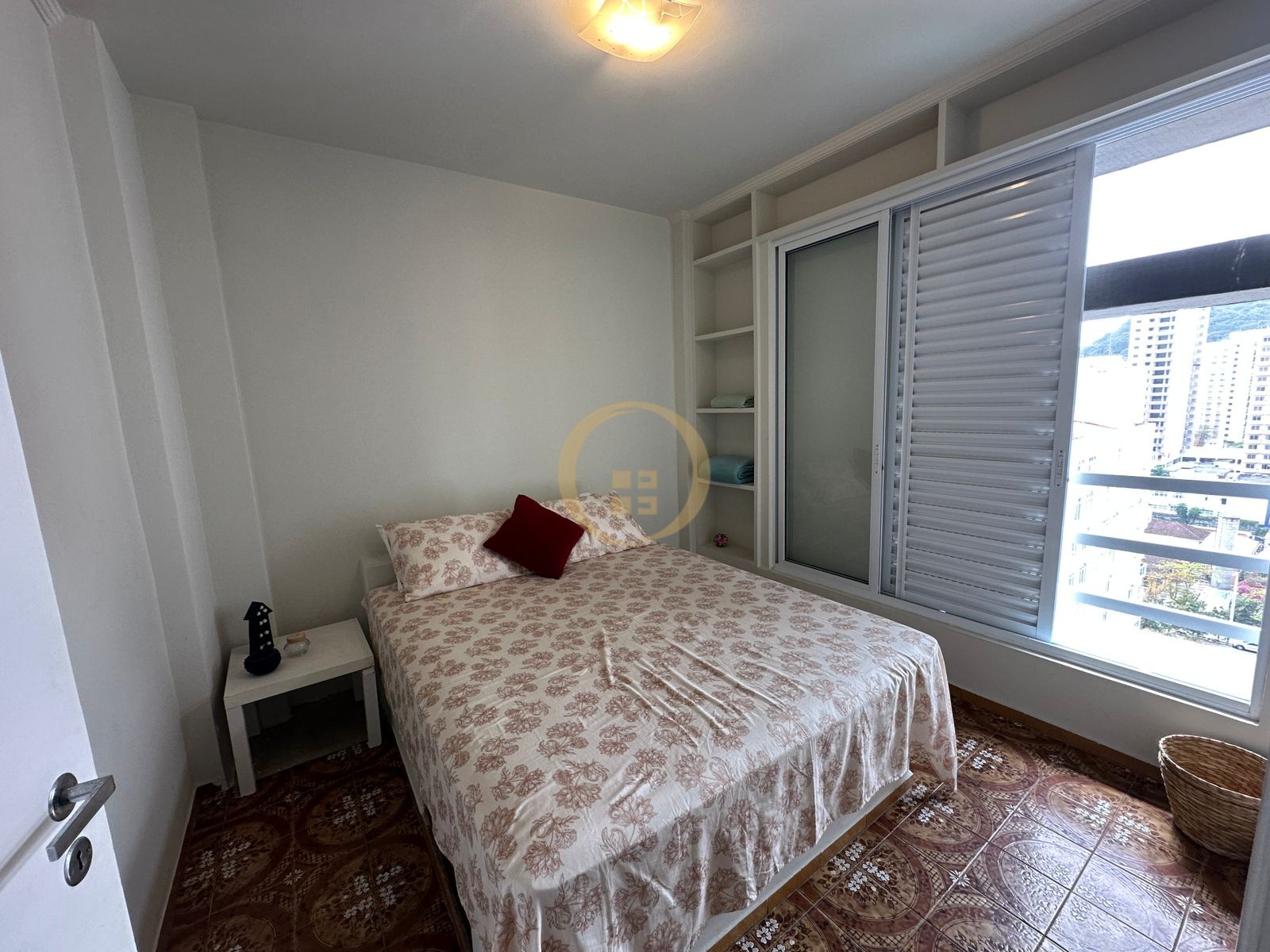 Apartamento na Praia das Pitangueiras, Guarujá - SP