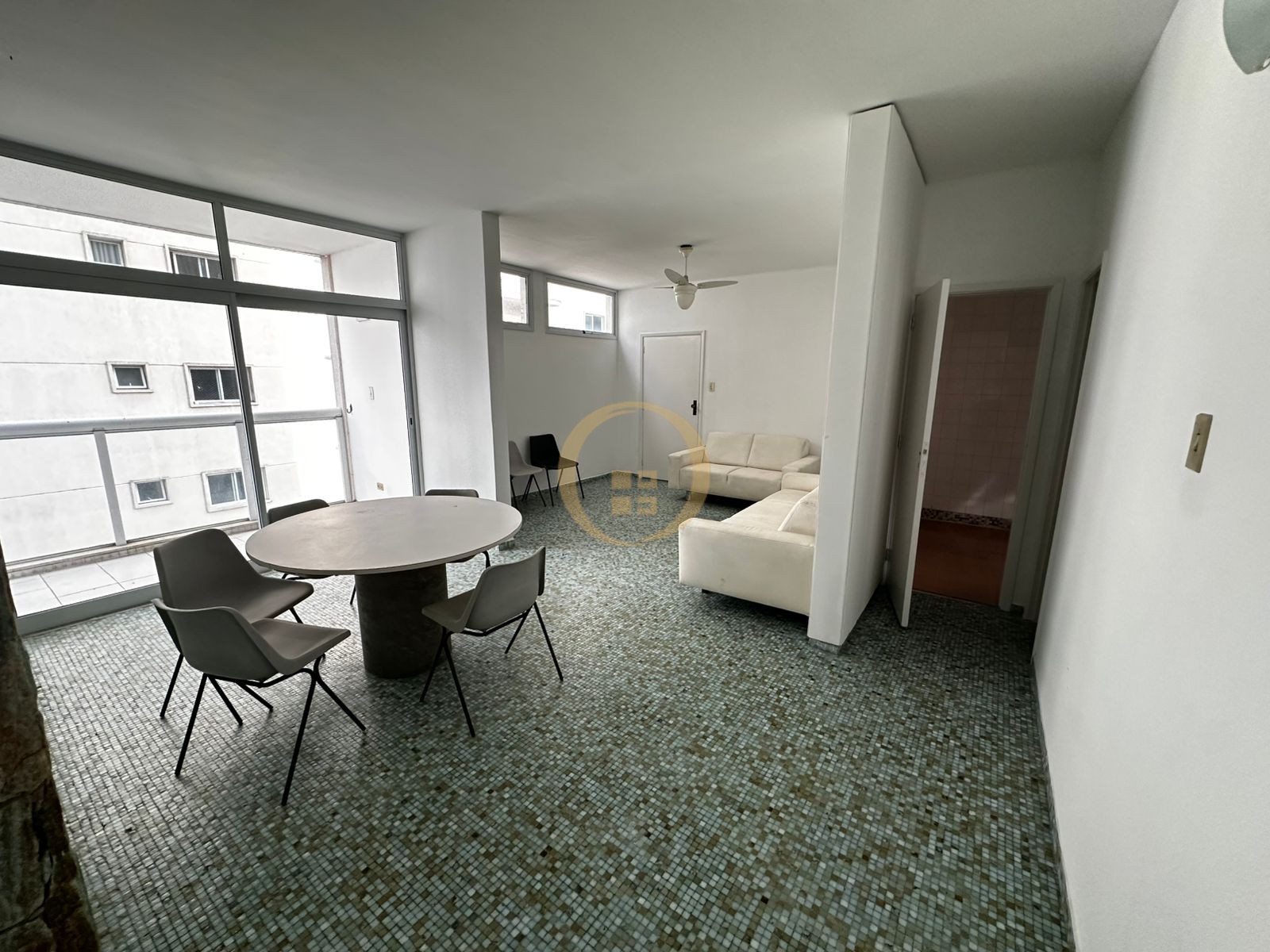 Apartamento na Praia das Pitangueiras, Guarujá - SP