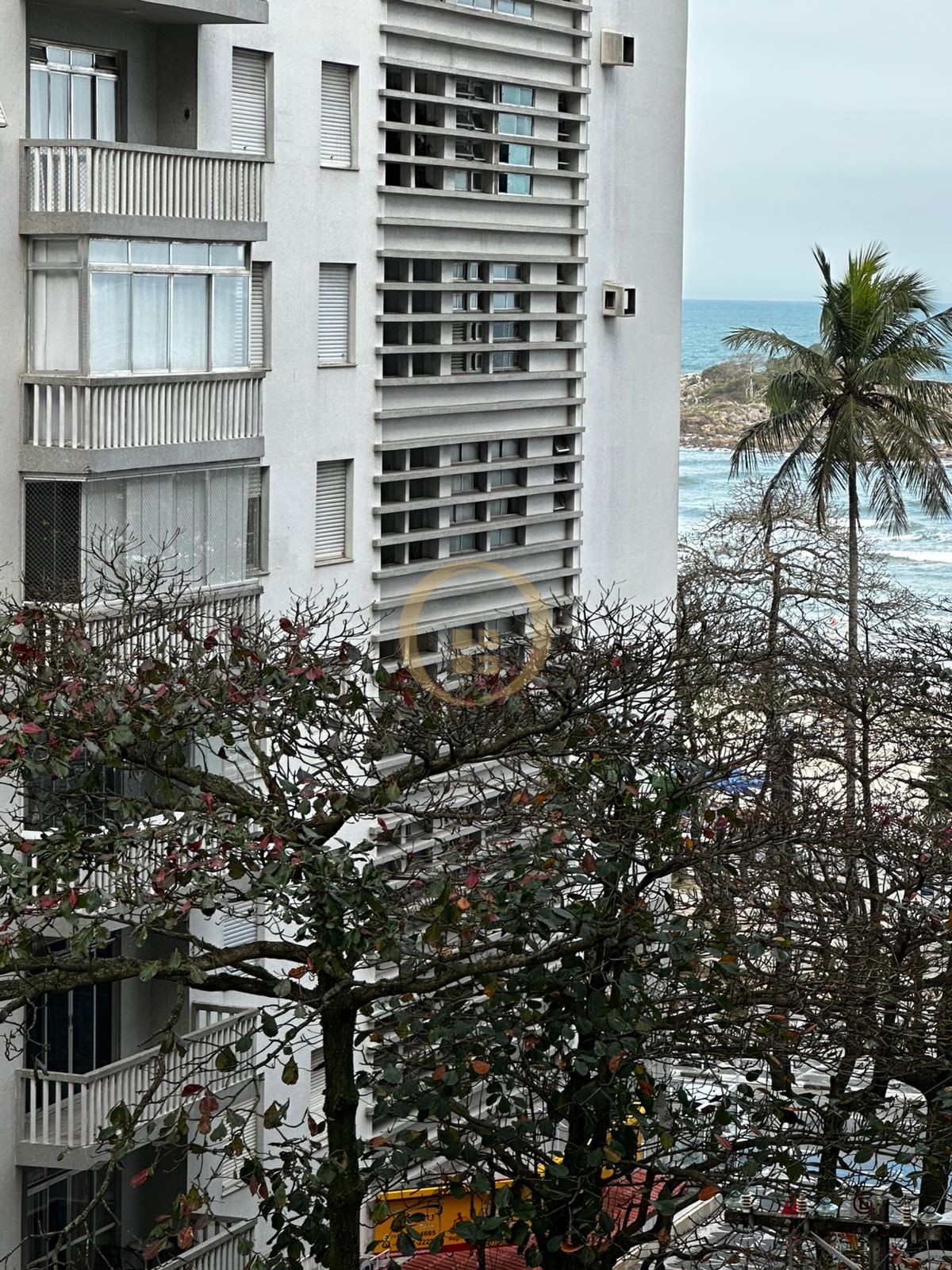 Apartamento na Praia das Pitangueiras, Guarujá - SP