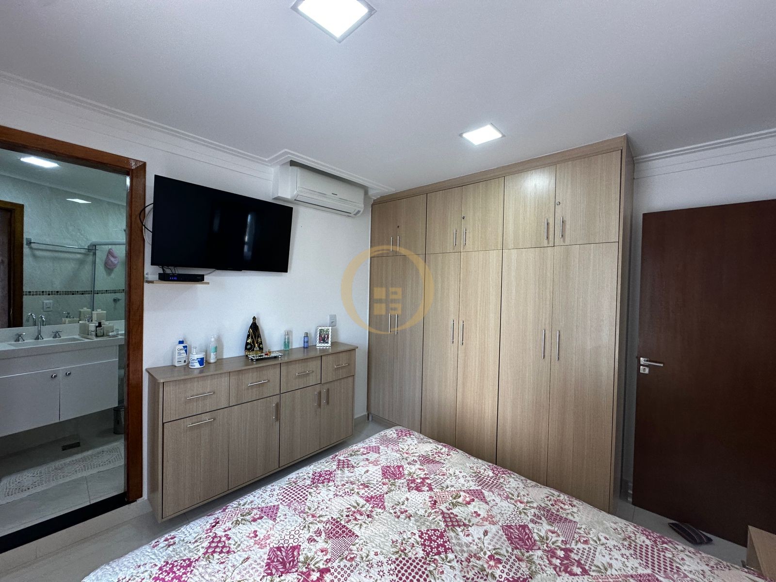Apartamento Frente ao Mar-3-dormitorios-Pitangueiras
