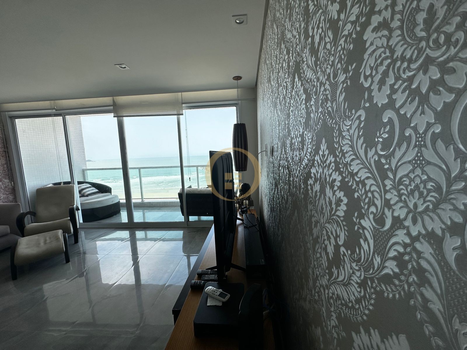 Apartamento Frente ao Mar nas Pitangueiras, Guarujá - SP