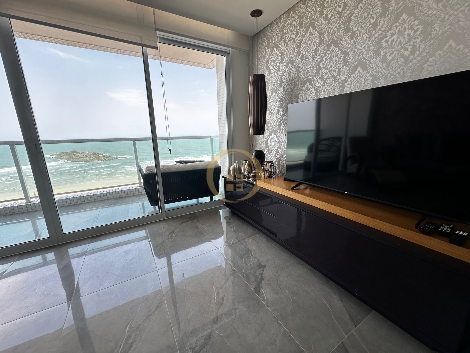 Apartamento Frente ao Mar nas Pitangueiras, Guarujá - SP