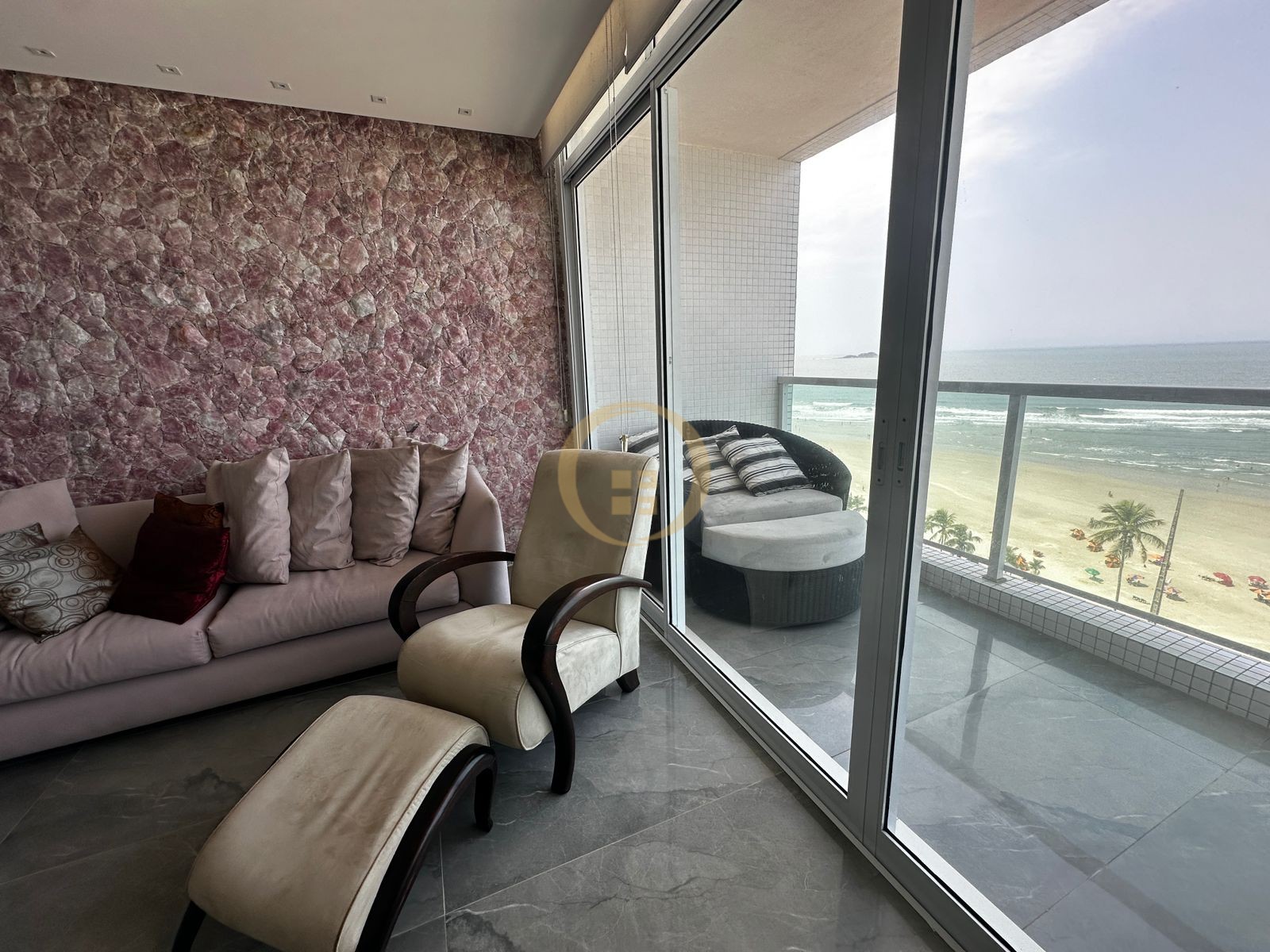 Apartamento Frente ao Mar nas Pitangueiras, Guarujá - SP
