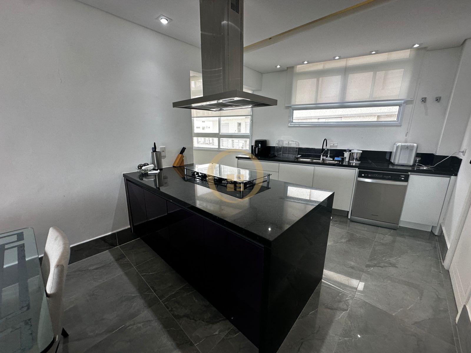 Apartamento Frente ao Mar nas Pitangueiras, Guarujá - SP