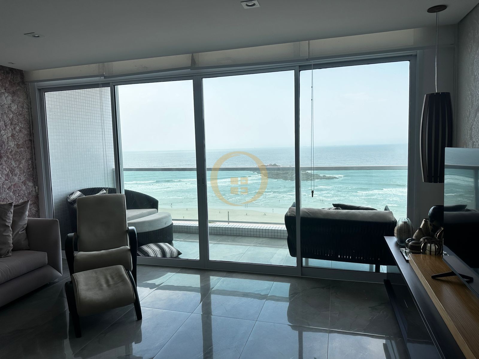 Apartamento Frente ao Mar nas Pitangueiras, Guarujá - SP
