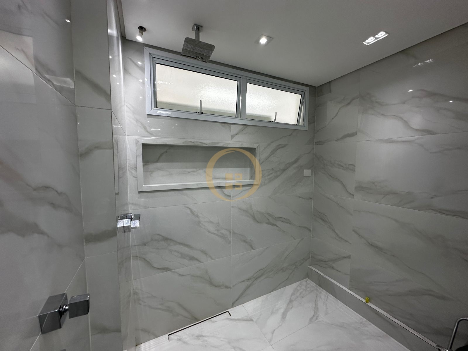 Apartamento Frente ao Mar nas Pitangueiras, Guarujá - SP