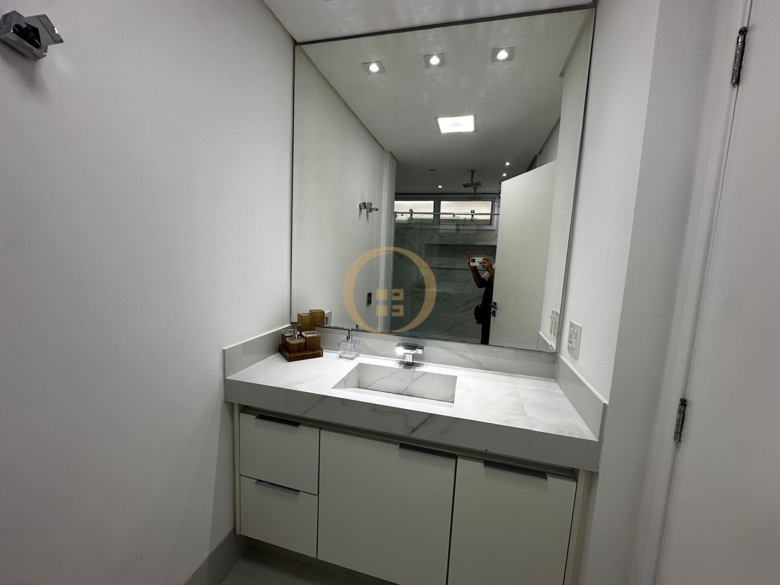 Apartamento Frente ao Mar nas Pitangueiras, Guarujá - SP