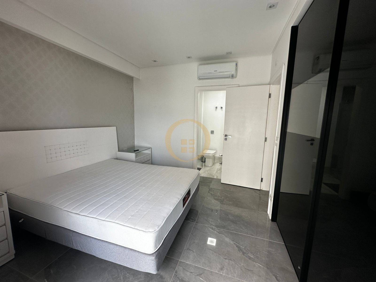 Apartamento Frente ao Mar nas Pitangueiras, Guarujá - SP