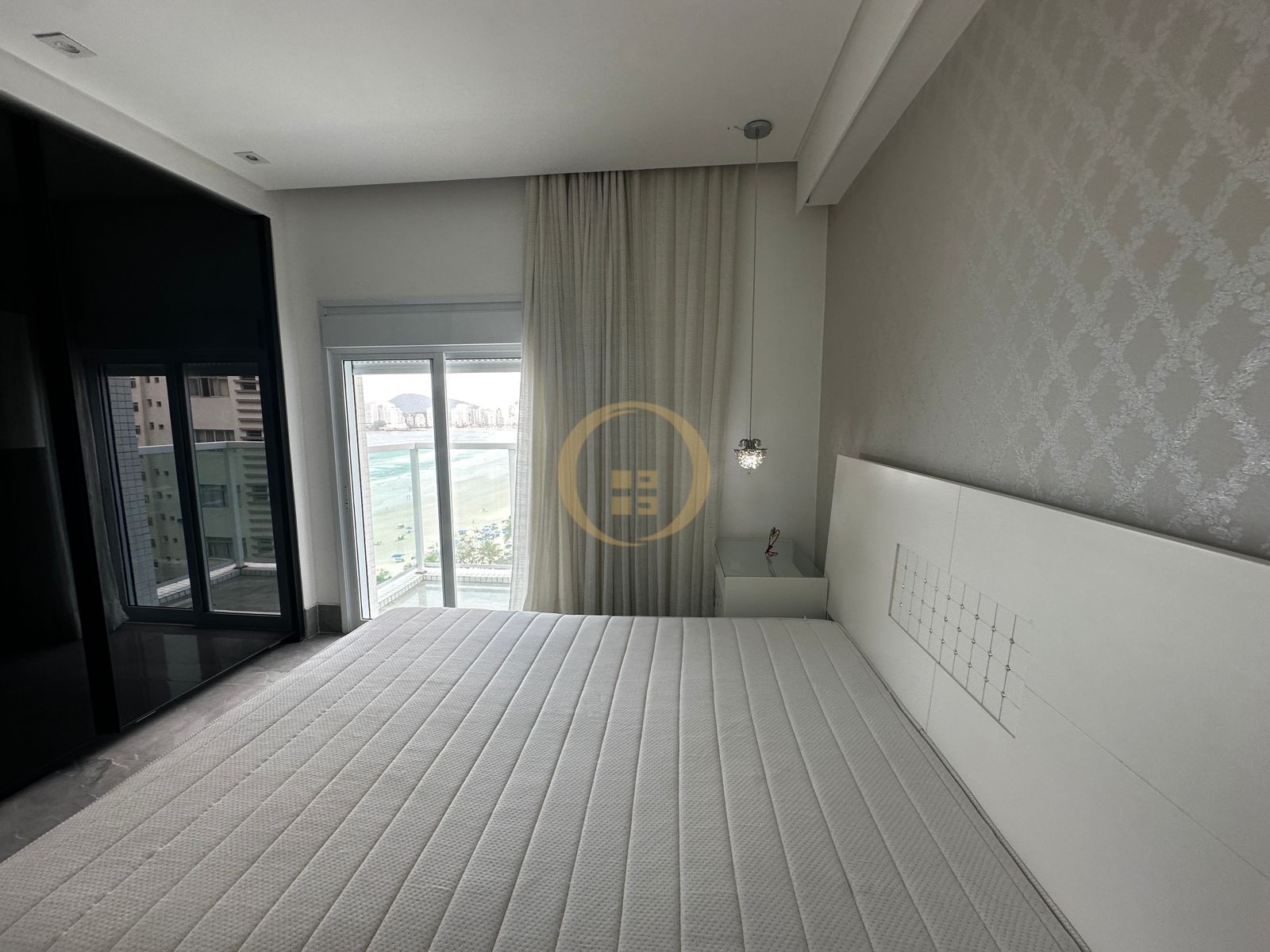 Apartamento Frente ao Mar nas Pitangueiras, Guarujá - SP