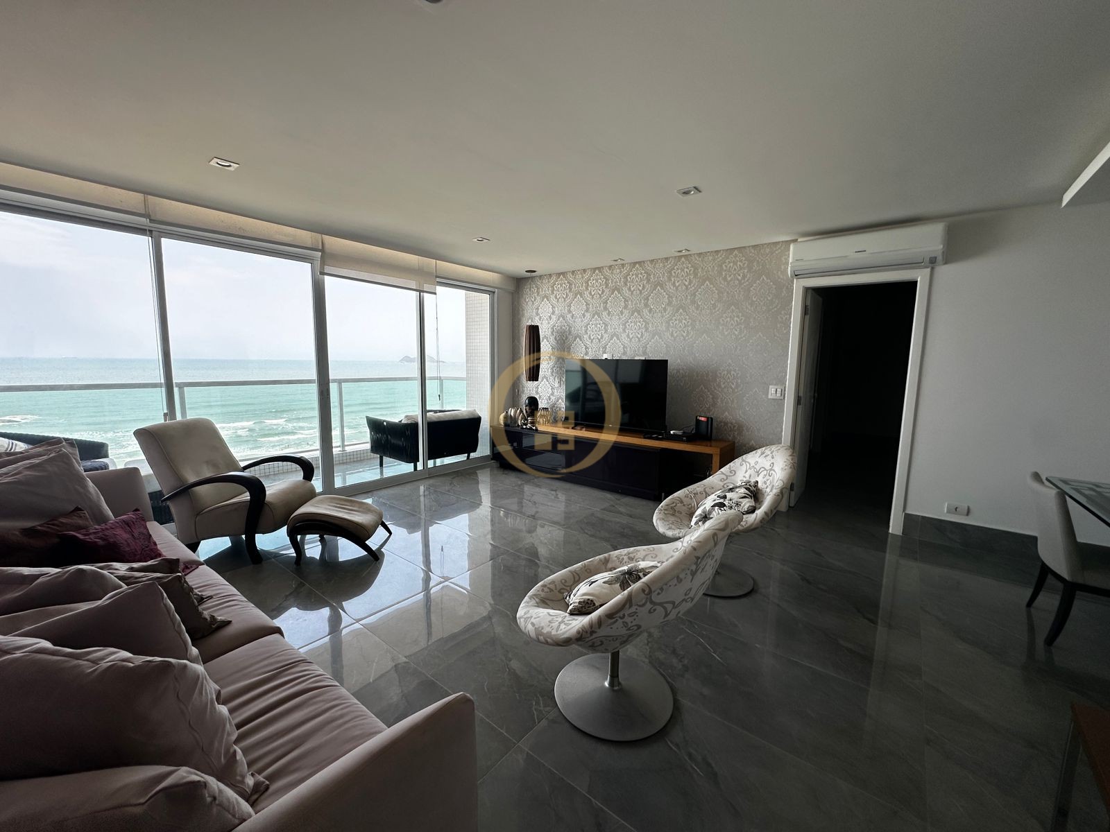 Apartamento Frente ao Mar nas Pitangueiras, Guarujá - SP