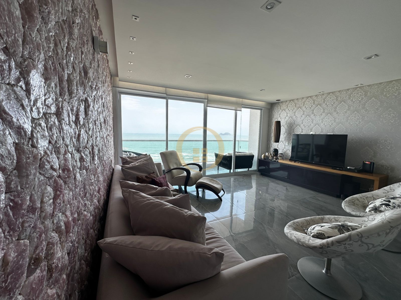 Apartamento Frente ao Mar nas Pitangueiras, Guarujá - SP