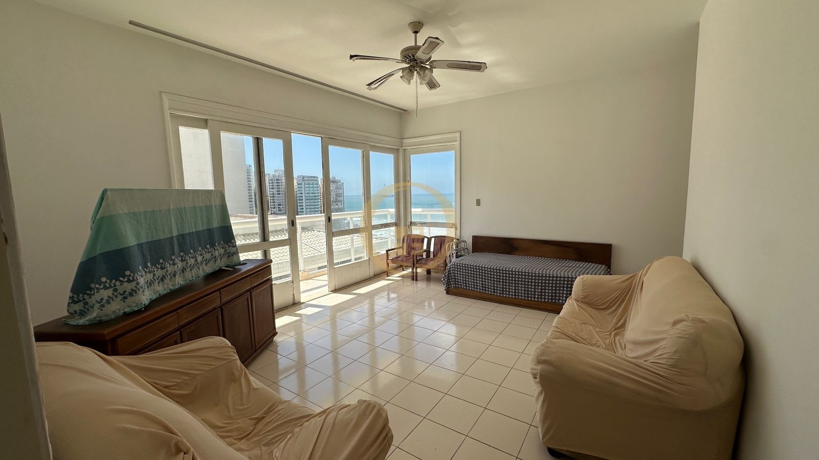 Apartamento Frente ao Mar-3-dormitorios-Pitangueiras