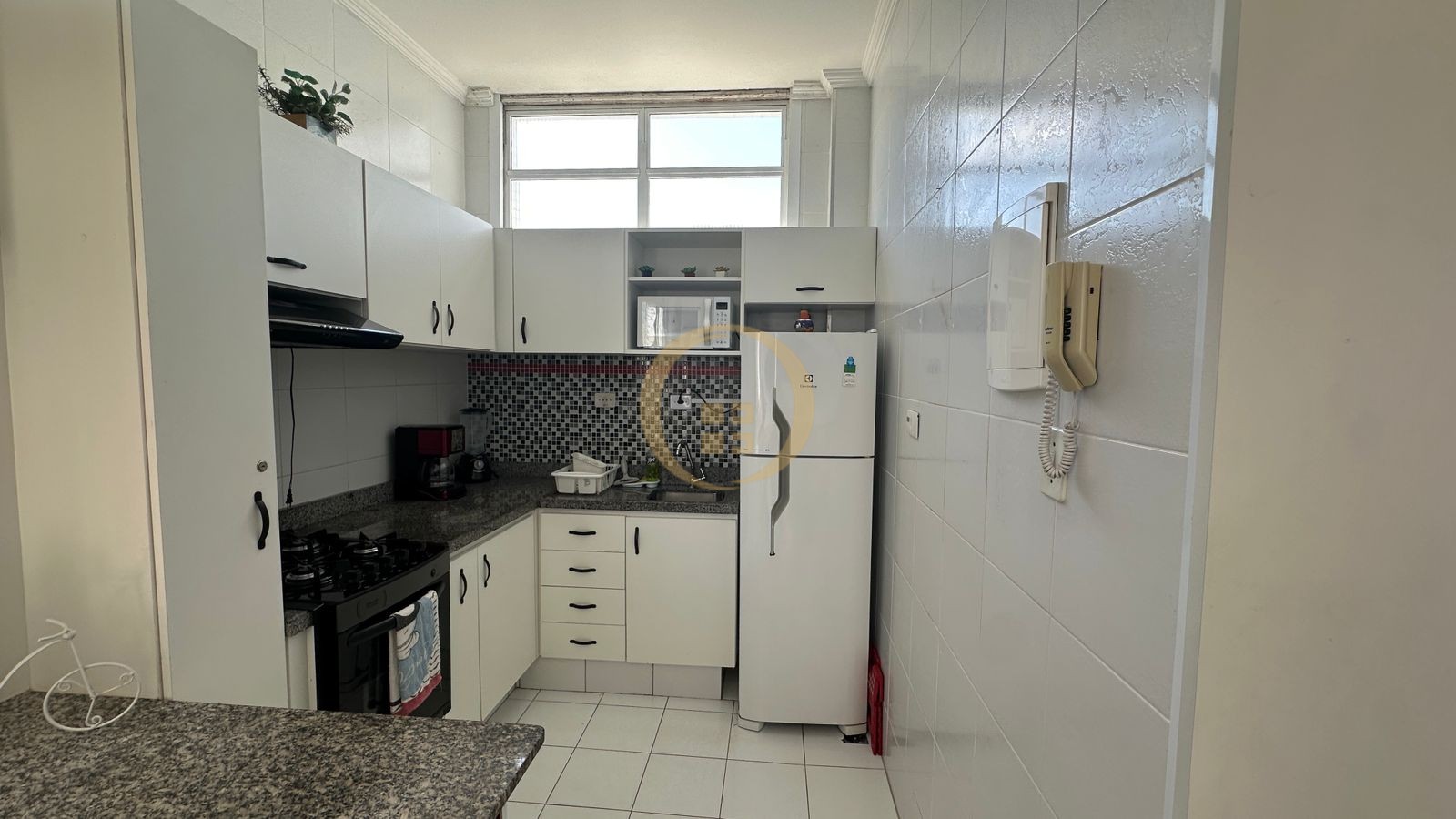 Apartamento na Praia das Pitangueiras, Guarujá - SP