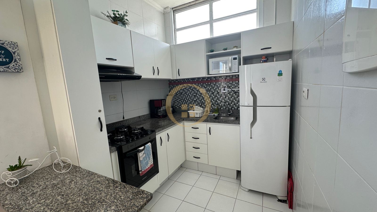 Apartamento na Praia das Pitangueiras, Guarujá - SP