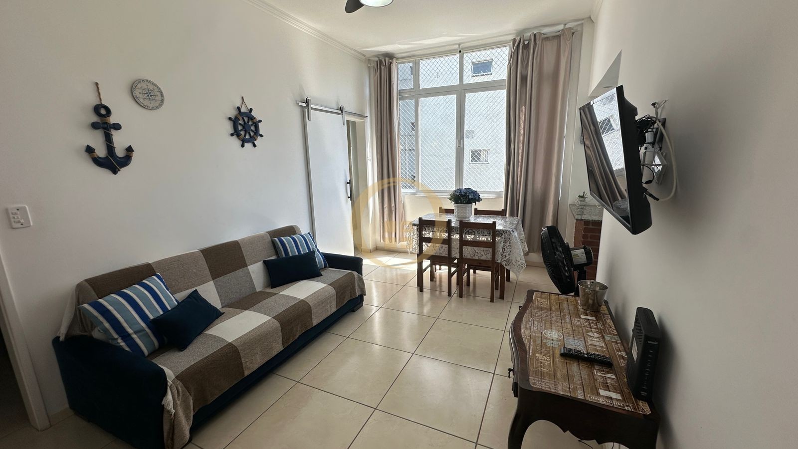 Apartamento na Praia das Pitangueiras, Guarujá - SP