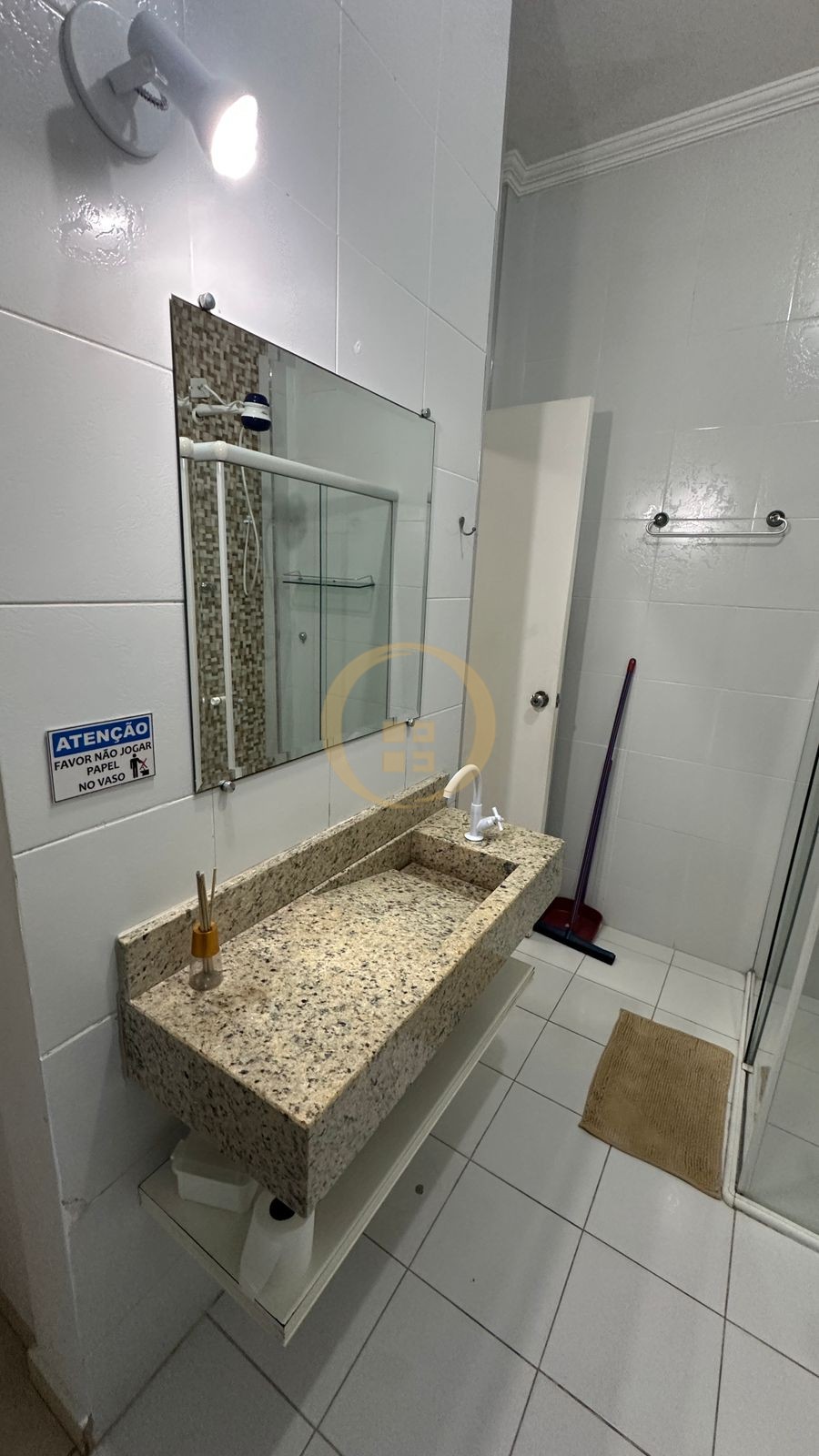 Apartamento na Praia das Pitangueiras, Guarujá - SP