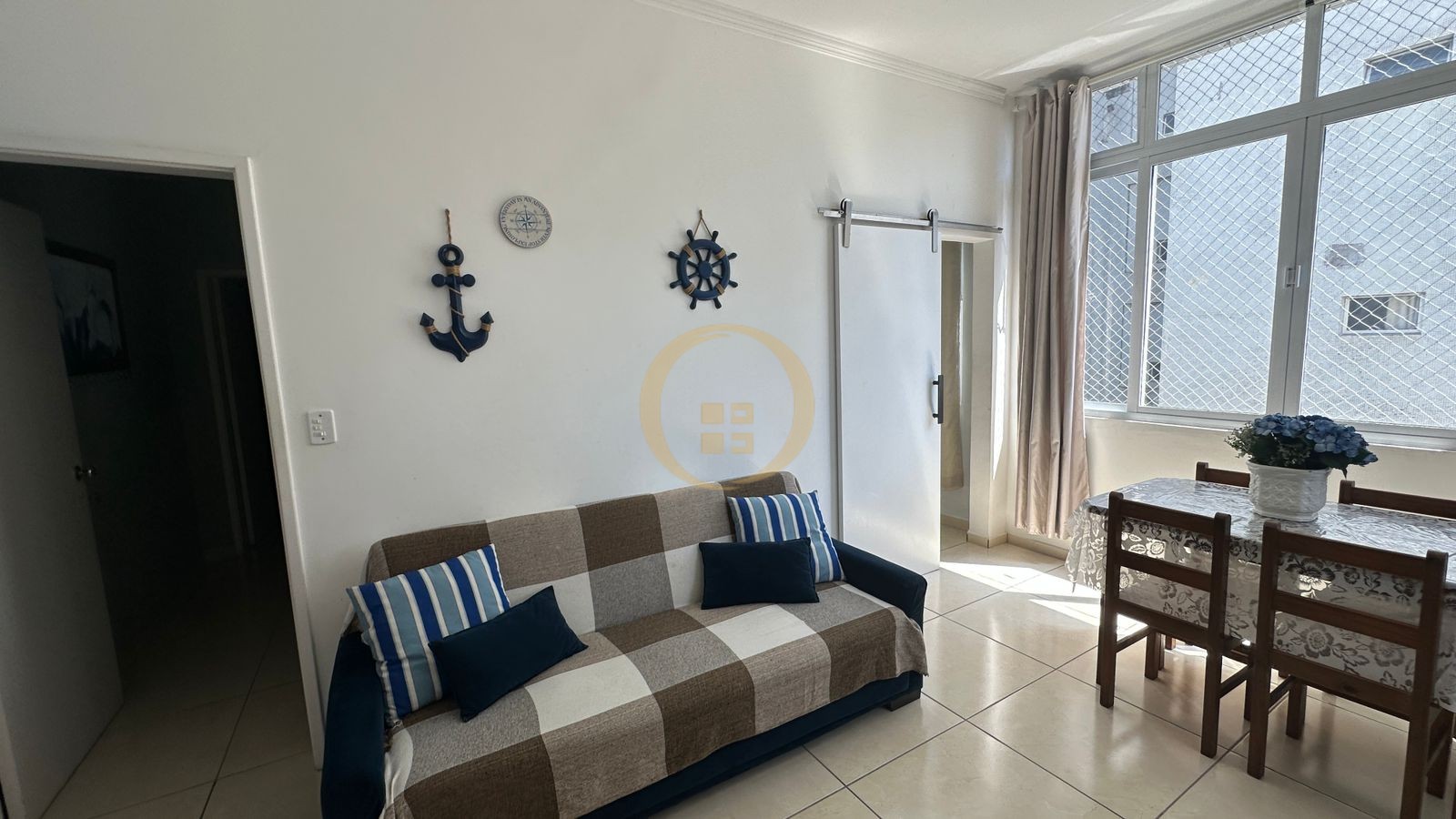 Apartamento na Praia das Pitangueiras, Guarujá - SP