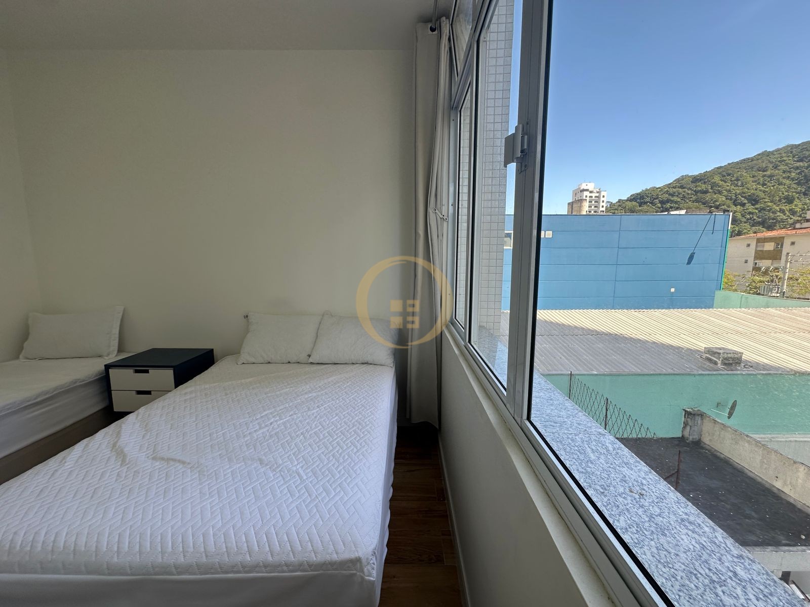 Apartamento na Praia das Pitangueiras, Guarujá - SP