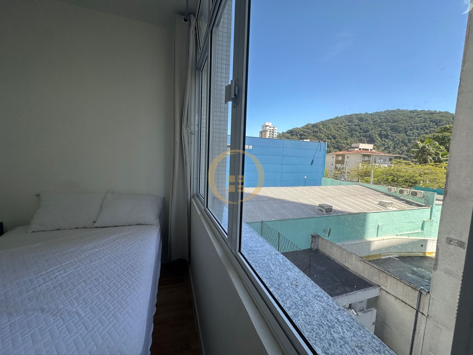 Apartamento na Praia das Pitangueiras, Guarujá - SP
