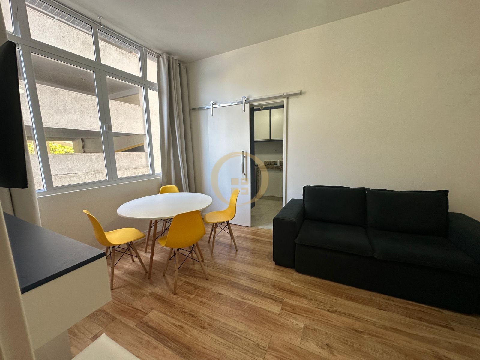Apartamento na Praia das Pitangueiras, Guarujá - SP